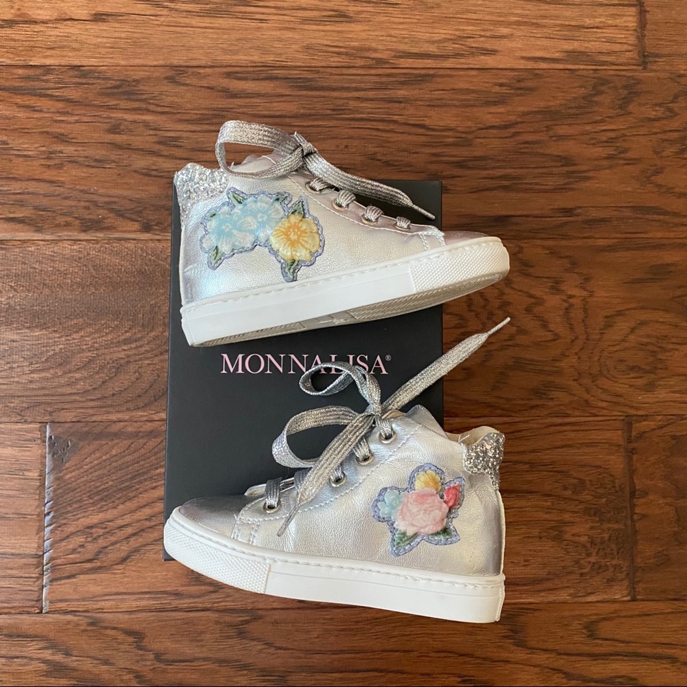 ‪Monnalisa‬ Floral Appliqued Sneakers. Size 24 EU.